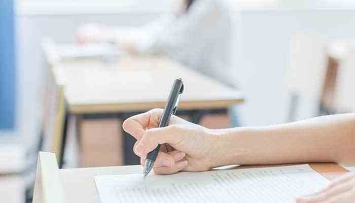 我久久地注视着一轮红艳艳的太阳改为状语后置句 我久久地注视着一轮红艳艳的太阳改为状语后置句怎么改