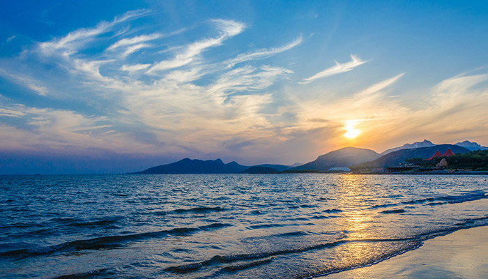 海滨仲夏夜是按照什么顺序描写的，海滨仲夏夜的描写顺序