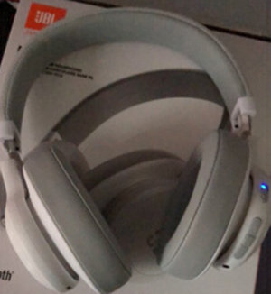 JBL E55BT耳机怎么连接手机