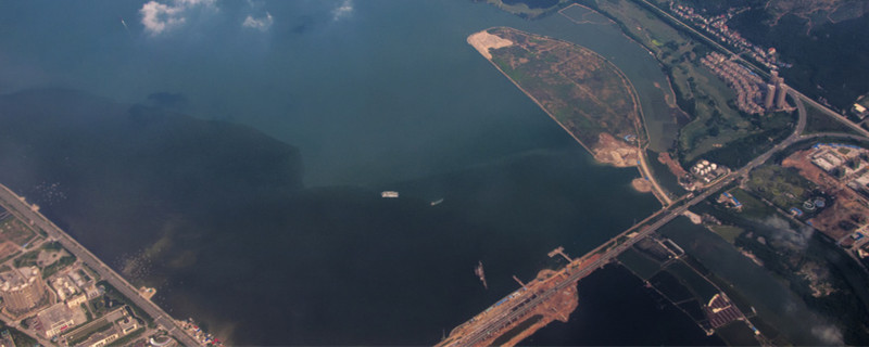 乡愁中海峡指的是什么意思 乡愁中一湾浅浅的海峡是指什么