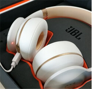 JBL V300NXT耳机怎么充电