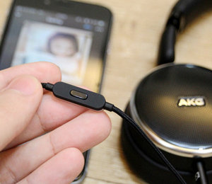 AKG N60NC Wireless耳机怎么控制音乐播放