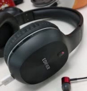 漫步者W800BT耳机充电教程