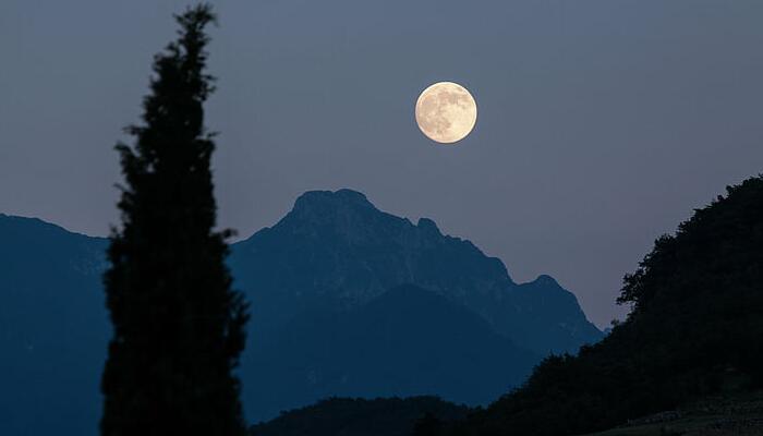 江村夜泊古诗带拼音版 江村夜泊的注音