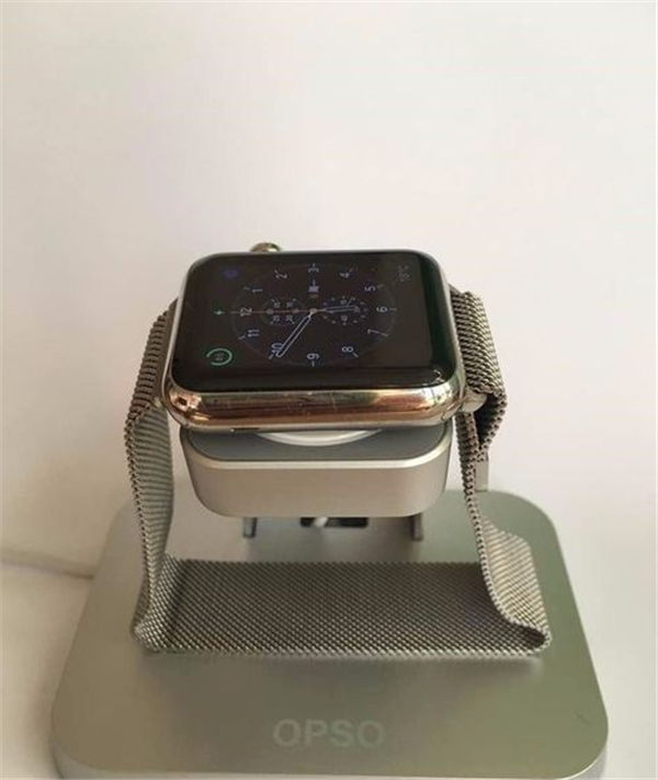 Apple Watch Series 4 耐克智能手表怎么充电