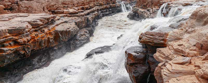 气吞山河气魄的诗句 气壮山河的诗句