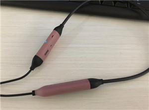 AKG Y100 WIRELESS耳机怎么控制电源开关