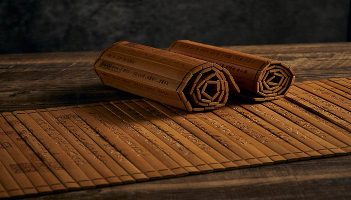 冷晕侵残烛雨声在深竹翻译 冷晕侵残烛雨声在深竹诗句翻译