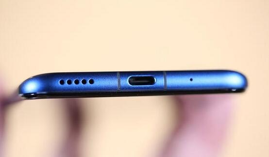 荣耀v20是双扬声器吗