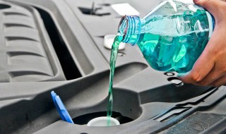 玻璃水用洗洁精水可以吗 玻璃水里面可以加洗洁精水用吗