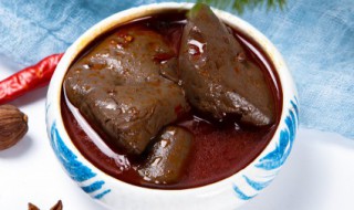 烧血旺的做法 用肥肠烧家人赞不绝口