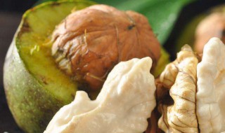 核桃去绿皮方法最快的办法是什么 关于核桃去绿皮方法最快的办法