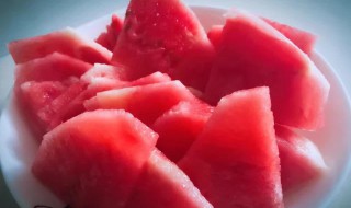 切好的西瓜放冰箱能放多久 切好的西瓜放冰箱时长介绍