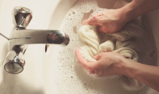 洗发水能洗衣服吗 洗发水是否能洗衣服