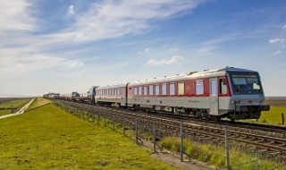 火车硬卧怎么看床位号 火车硬卧行李放哪