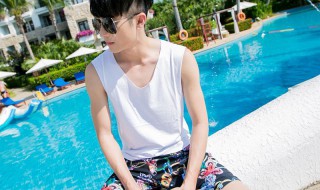 男生怎么选泳衣 如何选购泳衣