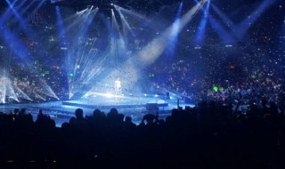 别让我一个人疯掉是什么歌 歌名不知所措