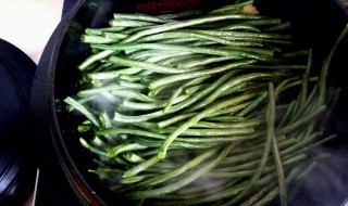 豆角酸菜的做法大全 豆角酸菜的做法大全是什么