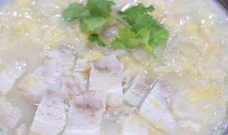 东北五花肉炖酸菜做法 五花肉炖酸菜的煮法
