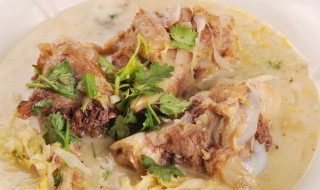 大骨头酸菜的做法 大骨头酸菜的做法介绍