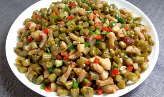 酸豆角怎么做家常做法 关于酸豆角炒油渣家常版做法