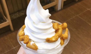 酸奶冰激凌的做法 自制酸奶冰淇淋的做法