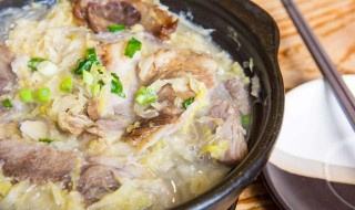五花肉炖酸菜家常做法 五花肉炖酸菜家常做法是什么