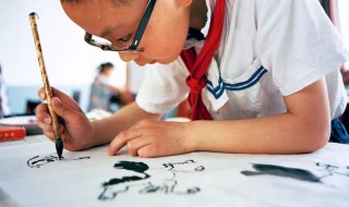 屏息凝神的意思 屏息凝神造句