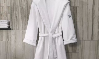 浴袍直接穿还是擦干水再穿 浴袍怎么穿