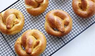 碱水面包和普通面包的区别 碱水面包和普通面包有什么区别