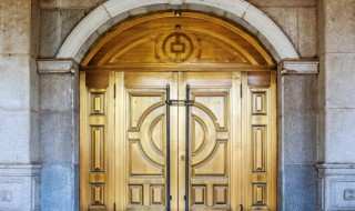 大门用颜色最吉利 店铺大门用颜色最吉利介绍