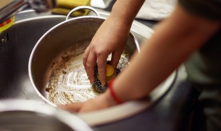 铝锅严重糊锅怎么去掉 铝锅严重糊锅应该怎么去掉