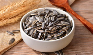 常吃葵花籽的好处和坏处 常吃葵花籽有什么好坏