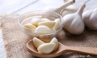 梦见剥蒜好不好 梦见剥蒜的寓意