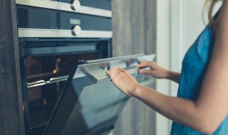 锡纸在烤箱里冒火花怎么办 锡纸在烤箱里冒火花解决方法