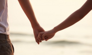 评论爱情的简短句子 关于评论爱情的简短句子