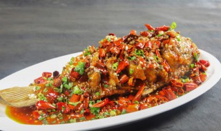 美味蒜烧鲶鱼的做法 如何做蒜烧鲶鱼