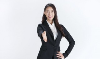 小西装应该怎么搭配比较合适 小西装应该如何搭配比较合适