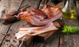 藜蒿炒腊肉的做法 如何做藜蒿炒腊肉