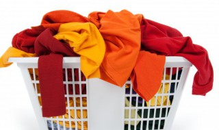 t恤油渍洗不掉怎么办 白色t恤油渍怎么清洗