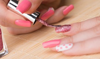 甲油胶和指甲油的区别 甲油胶和指甲油的区别是什么