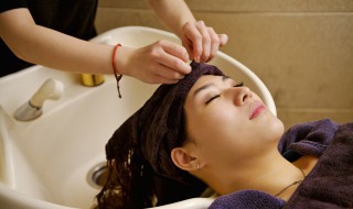 淘米水洗头发能防止脱发吗 淘米水洗头发可以防止脱发吗