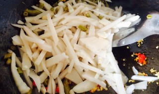炒酸笋的做法 炒酸笋的简单做法