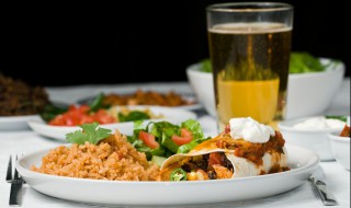 啤酒最好喝的方法 啤酒怎么喝更好喝