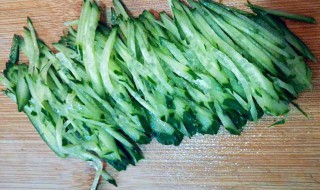 黄瓜切细丝的方法 这种切法最常用