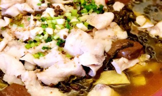 酸菜鲤鱼的家常做法 酸菜鲤鱼的家常做法是什么