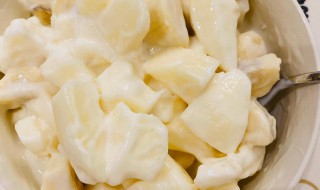 香蕉苹果拌酸奶的功效 香蕉苹果拌酸奶的功效有什么