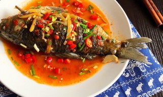 红烧鲫鱼的做法和步骤 做红烧鲫鱼的步骤