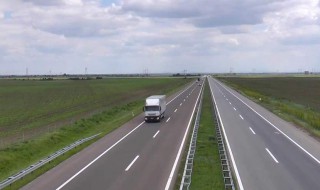 开车在高速公路犯困怎么办 有什么解决的办法