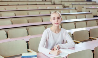 哄堂大笑是什么意思 哄堂大笑的意思